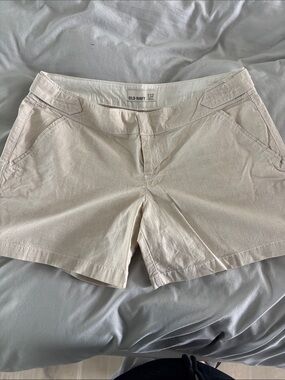 Old Navy Cream Women’s Bermuda Shorts